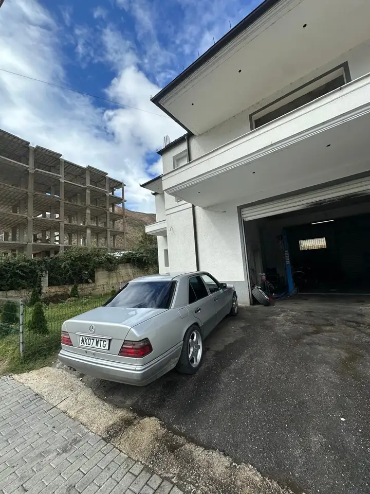Mercedes-Benz E 250 Turbo D, foto 4
