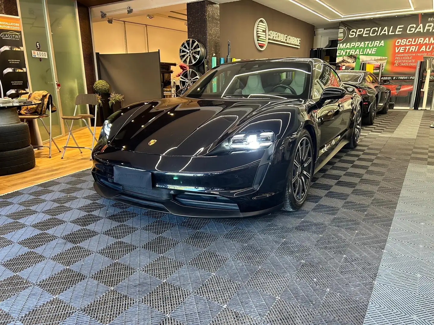 Porsche Taycan Taycan Noir - 1