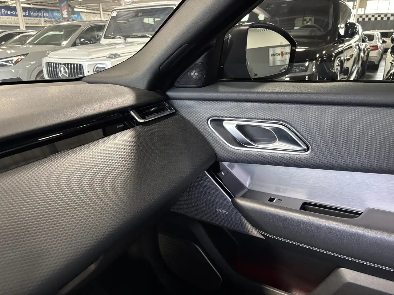 Land Rover Range Rover Velar снимка Land Rover Range Rover Velar