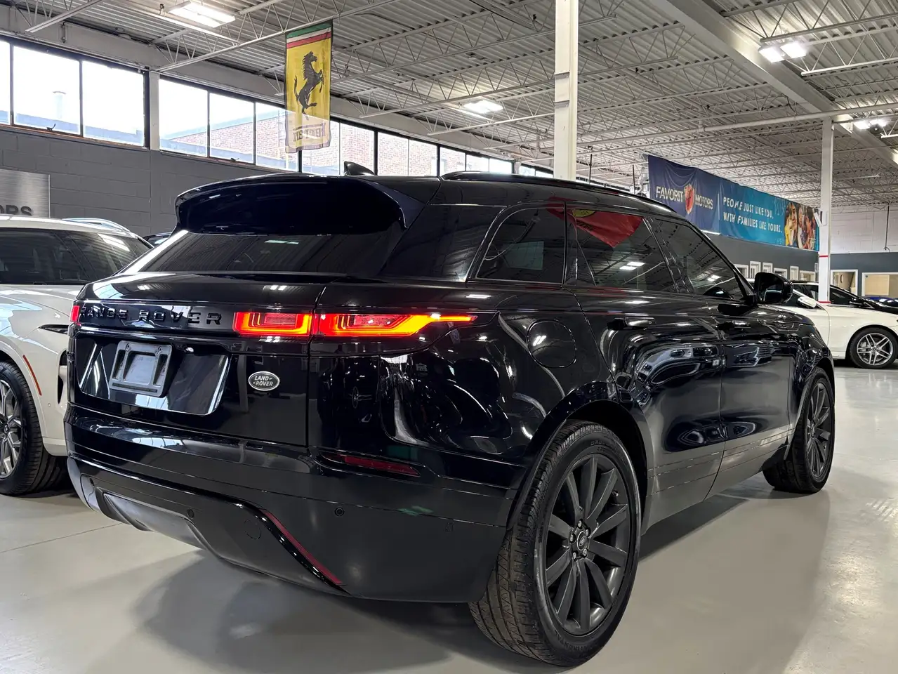 Land Rover Range Rover Velar снимка Land Rover Range Rover Velar