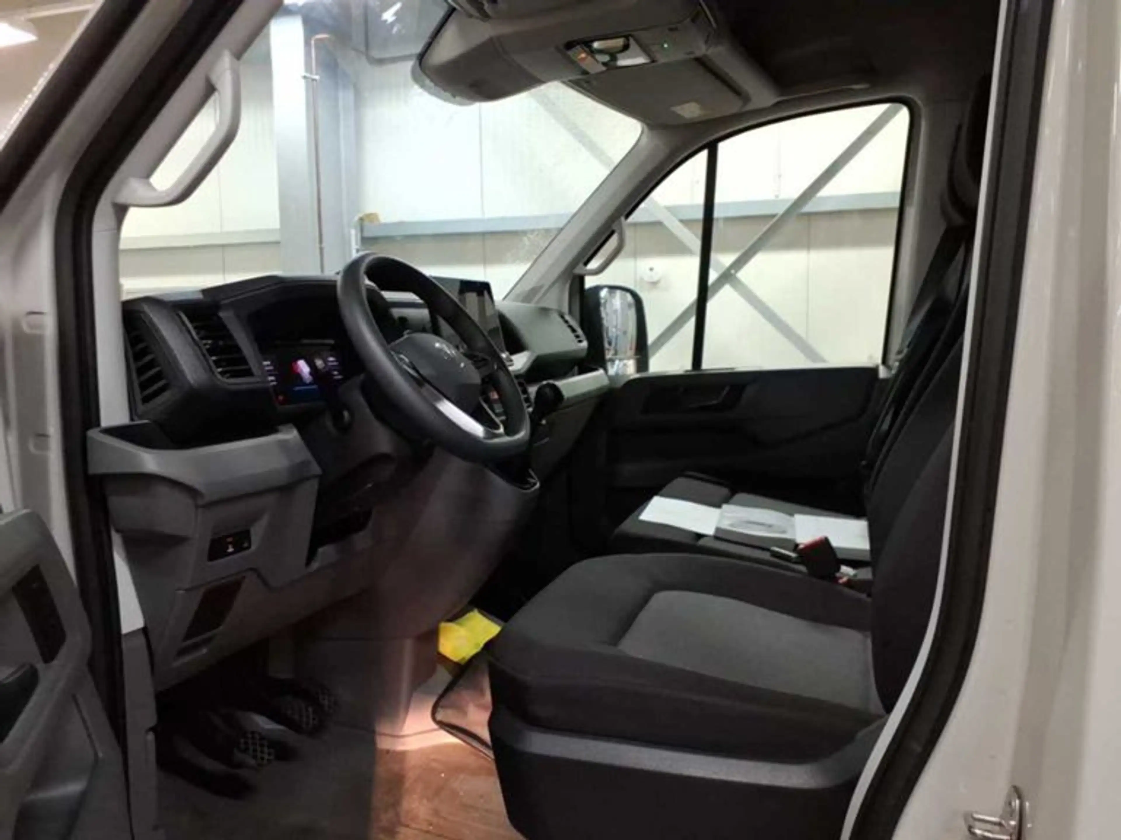Volkswagen Crafter Kasten 35 MR AHK Kam. PDC — photo 4