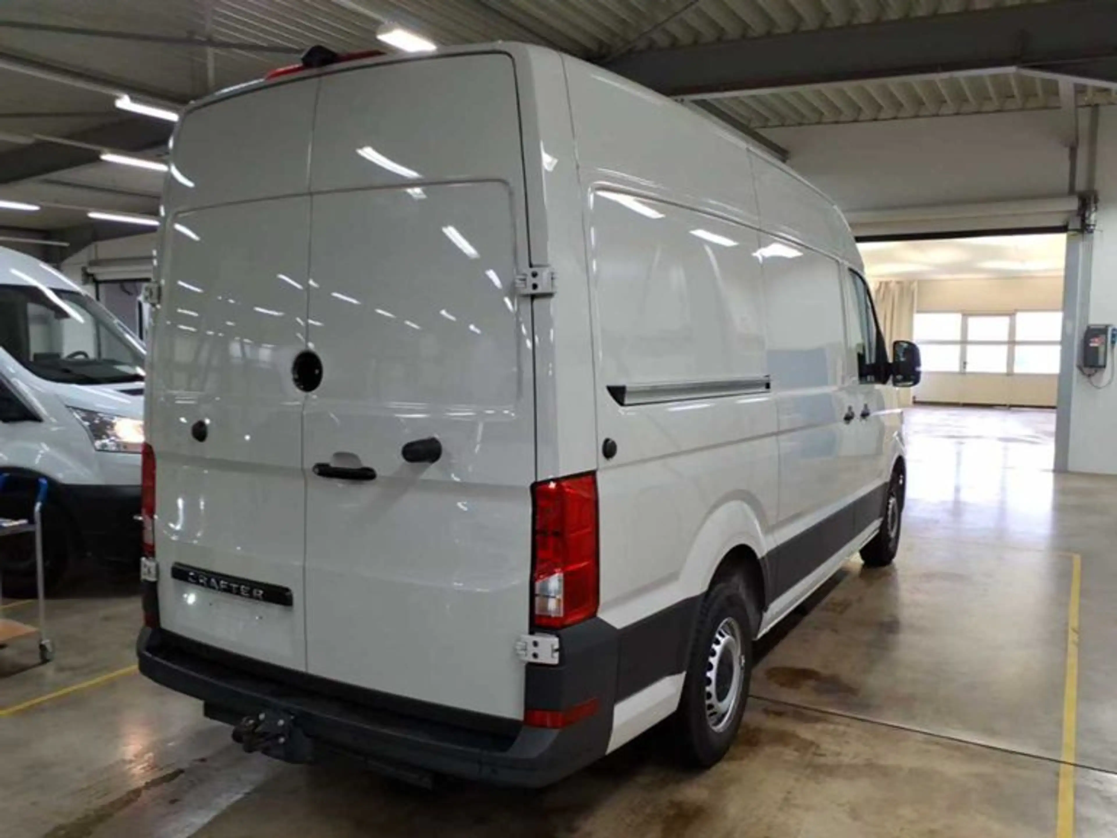 Volkswagen Crafter Kasten 35 MR AHK Kam. PDC — photo 3