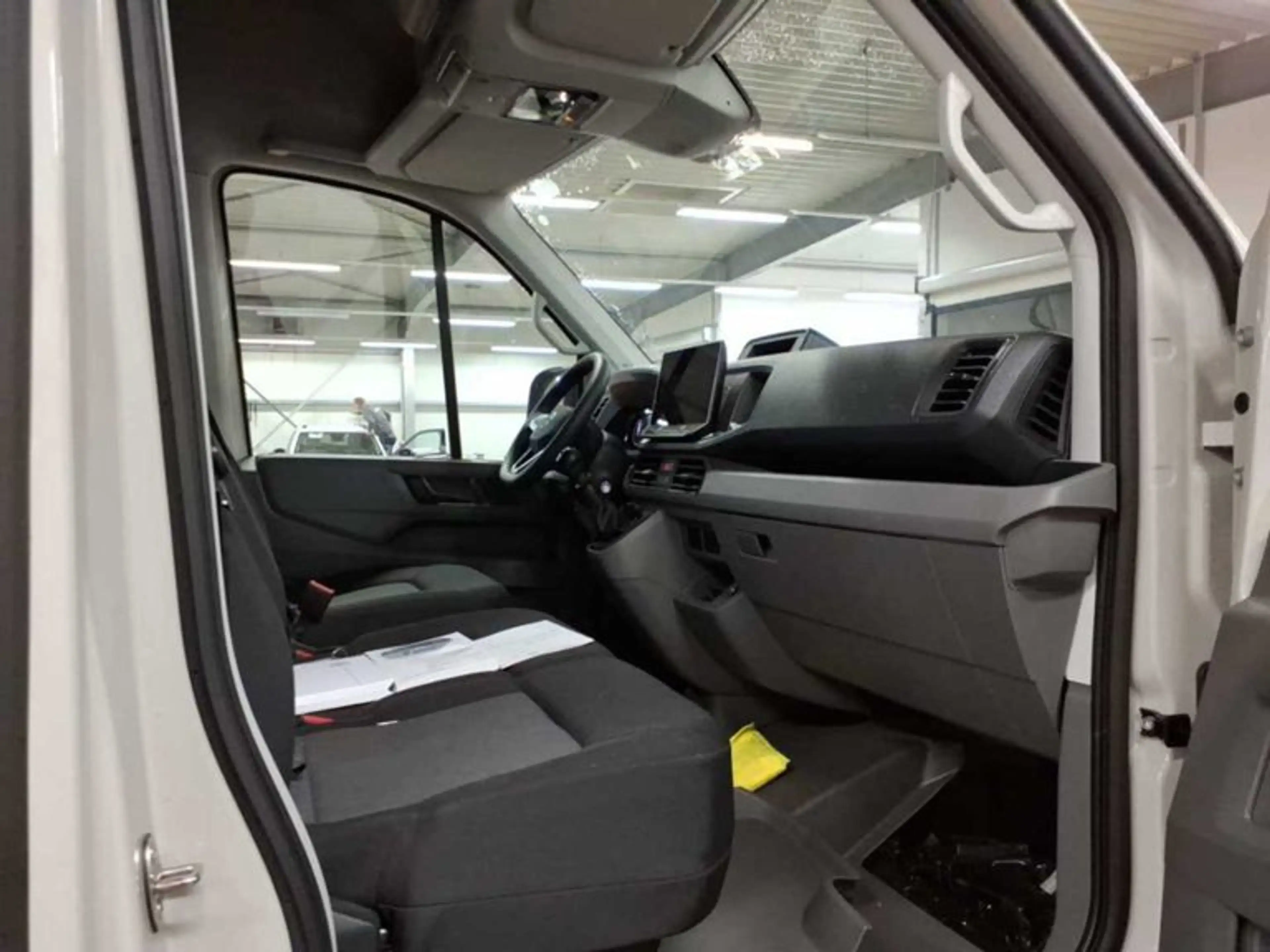 Volkswagen Crafter Kasten 35 MR AHK Kam. PDC — photo 5