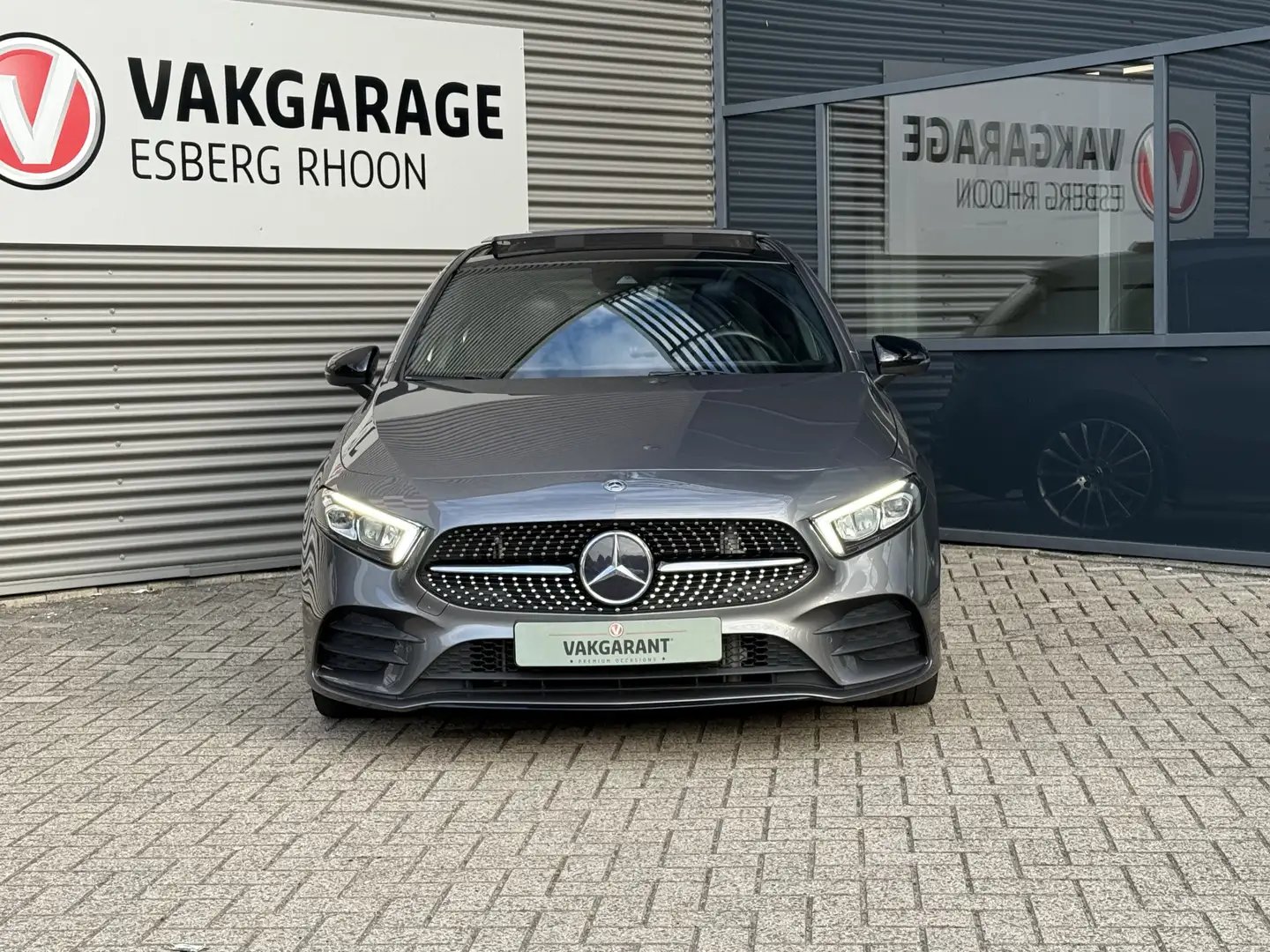 Mercedes-Benz A 250 AMG-NIGHT,PANO,NAV/CAM,BURMESTER Grijs - 2