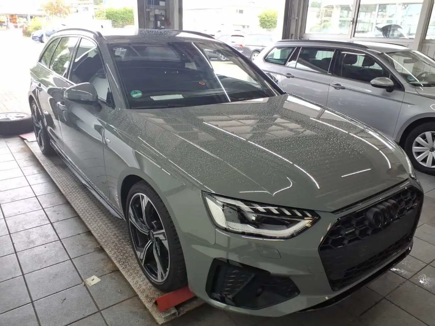 Audi A4 40 TDI QUATTRO S LINE COMPETITION *PANO Grau - 2