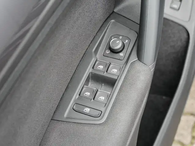 Volkswagen Tiguan view 12