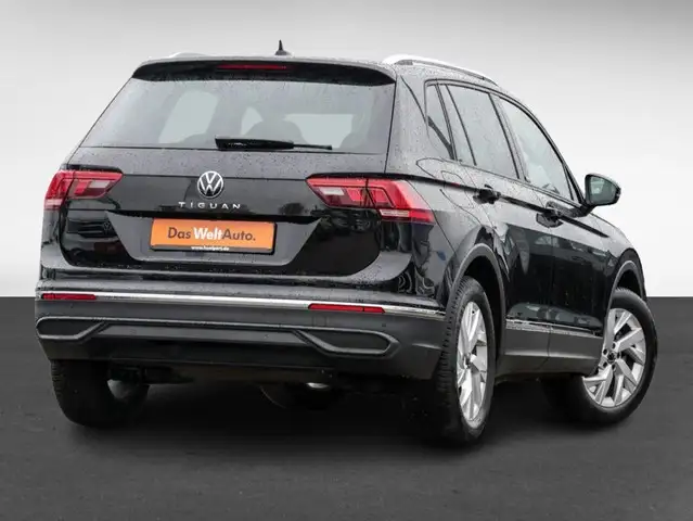 Volkswagen Tiguan view 3