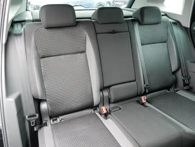 Volkswagen Tiguan view 5