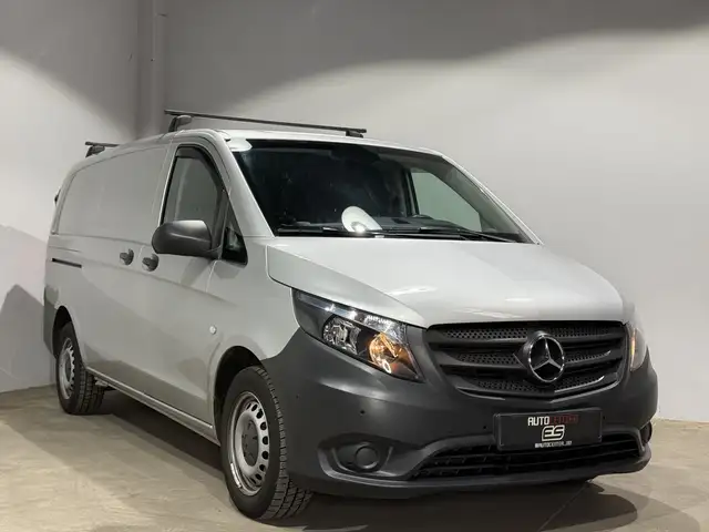 Mercedes-Benz Vito view 2