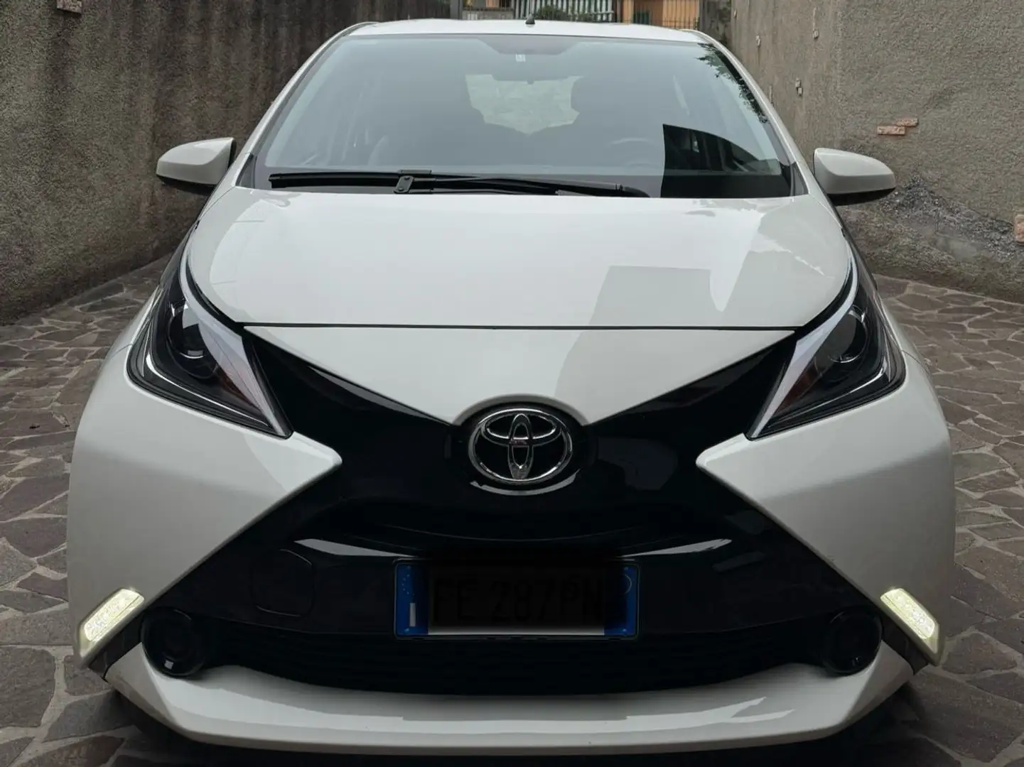 Toyota Aygo Aygo 5p 1.0 x-clusiv m-mt my15 Biały - 1