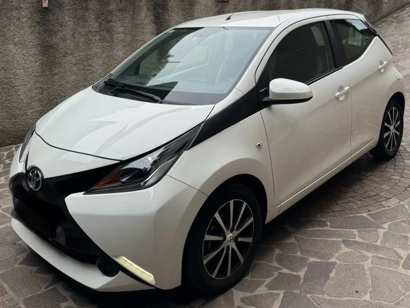 Toyota Aygo Aygo 5p 1.0 x-clusiv m-mt my15 Biały - 2