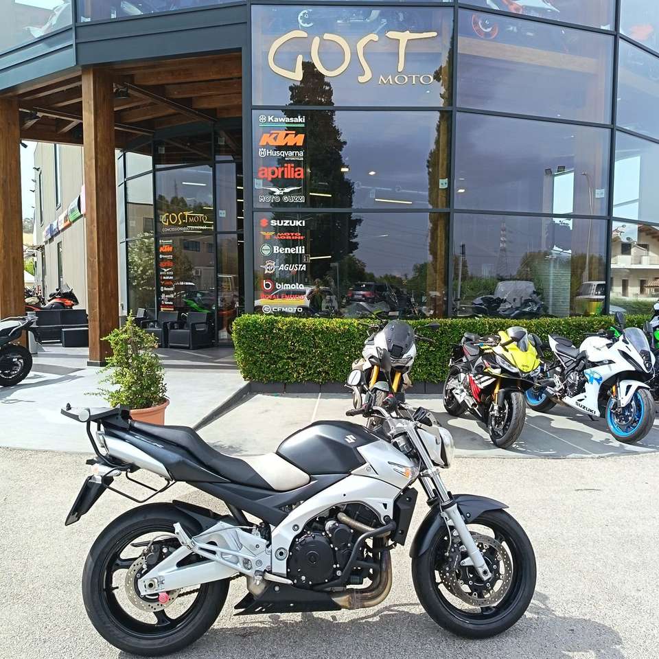 Suzuki GSR 600 gsr 600