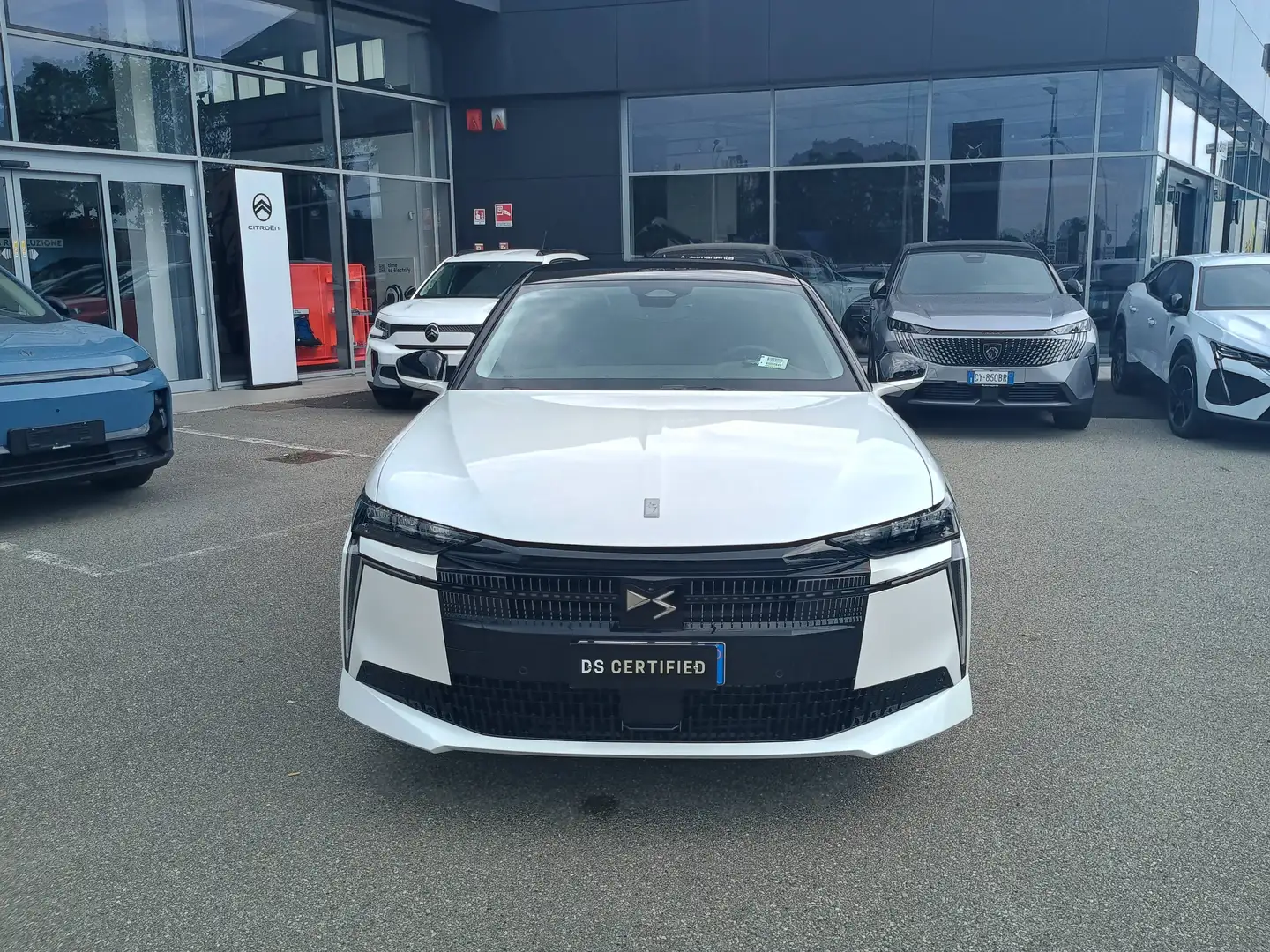 DS Automobiles N°4 1.2 Hybrid 145cvDCS6 JULES VERNE KM0 Weiß - 2