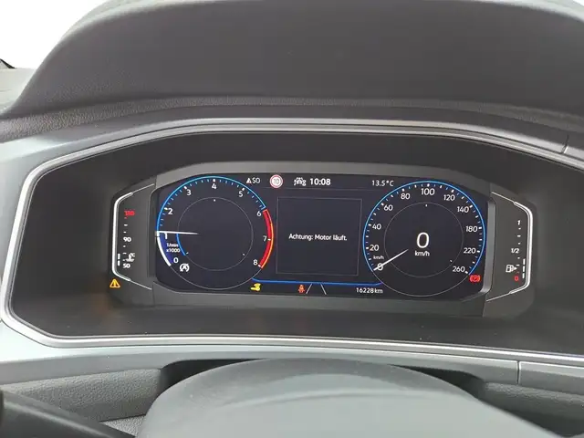 Volkswagen T-Roc view 9
