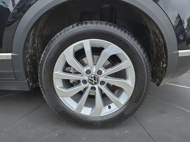 Volkswagen T-Roc view 15