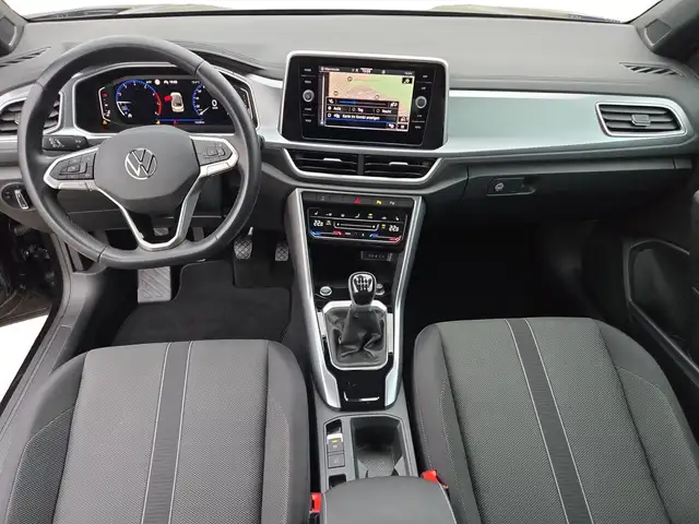 Volkswagen T-Roc view 8