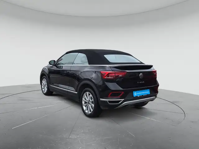 Volkswagen T-Roc view 3