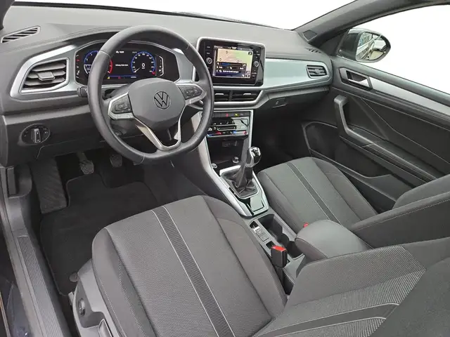 Volkswagen T-Roc view 4
