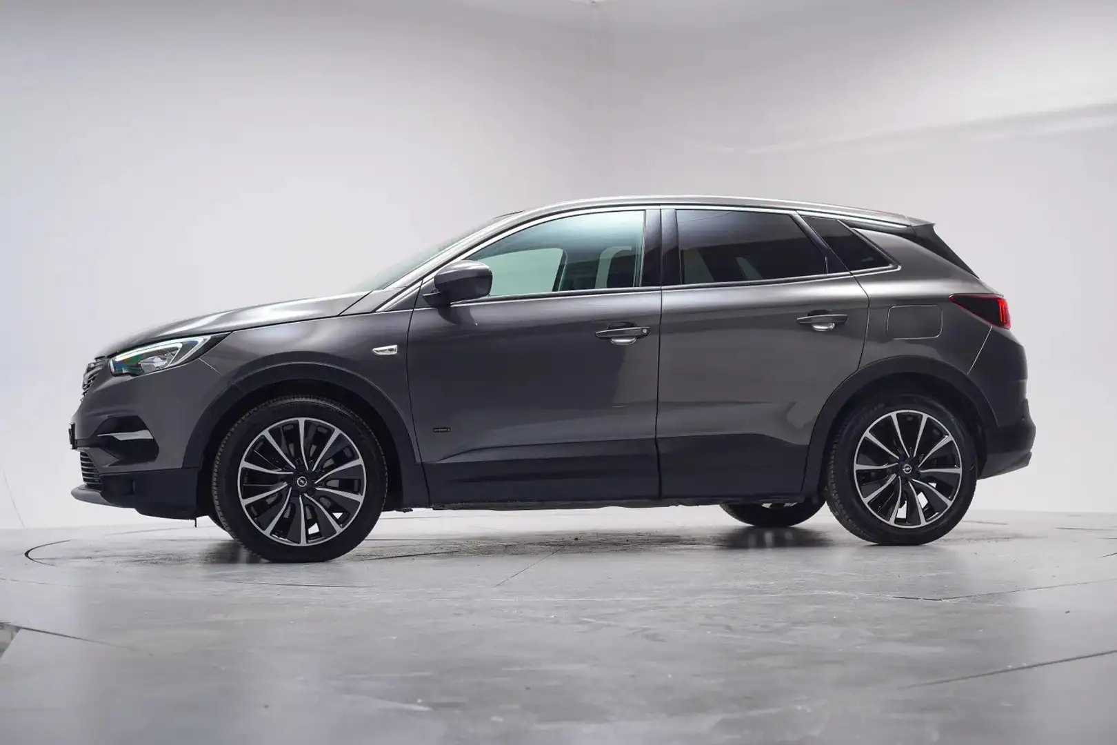 Opel Grandland X 1.6 Turbo Hybrid4 AWD Business Executive [ LED Nav Grau - 2