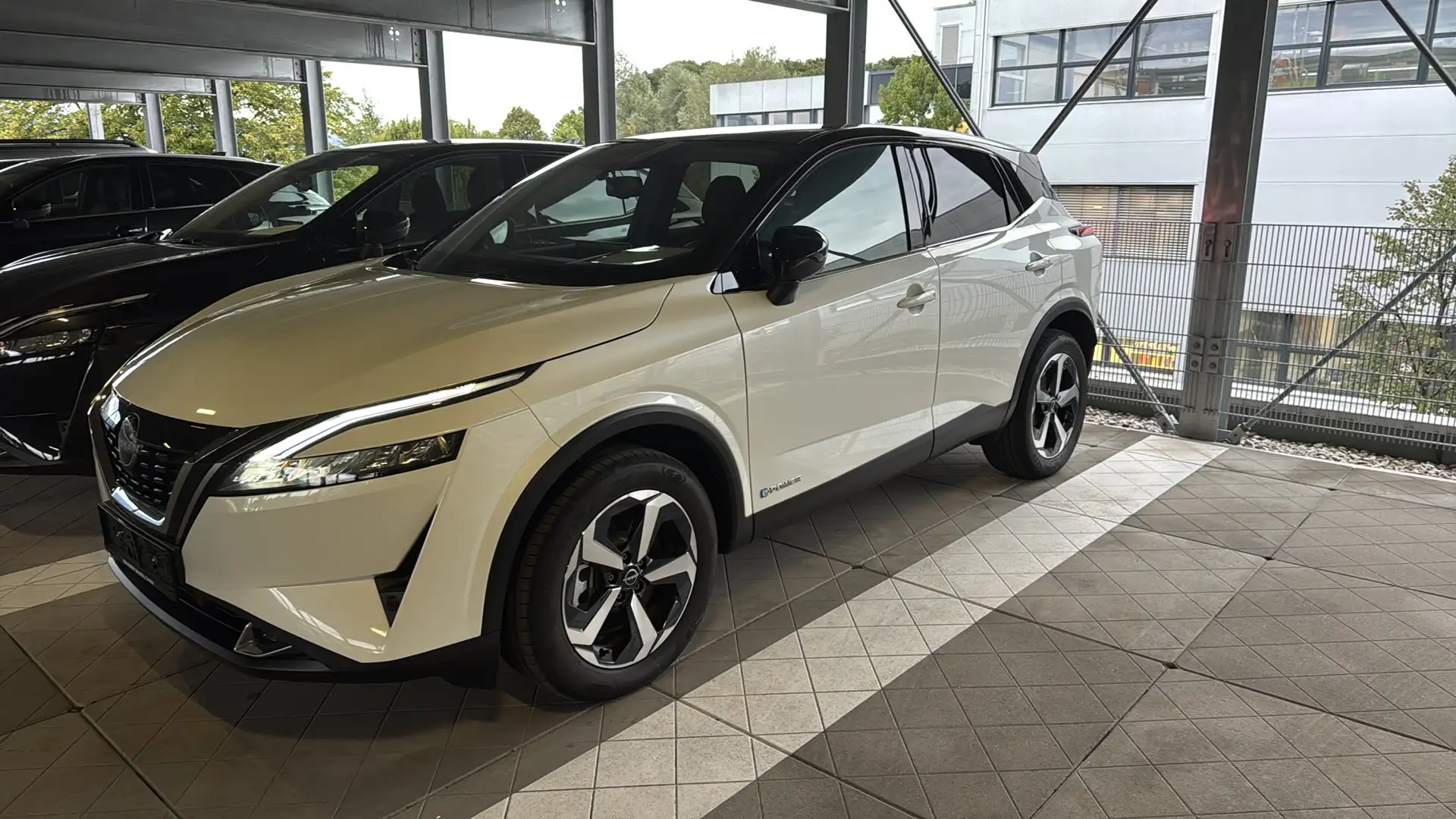 Nissan Qashqai 1,5 VC e-Power N-Connecta Winter Weiß - 1