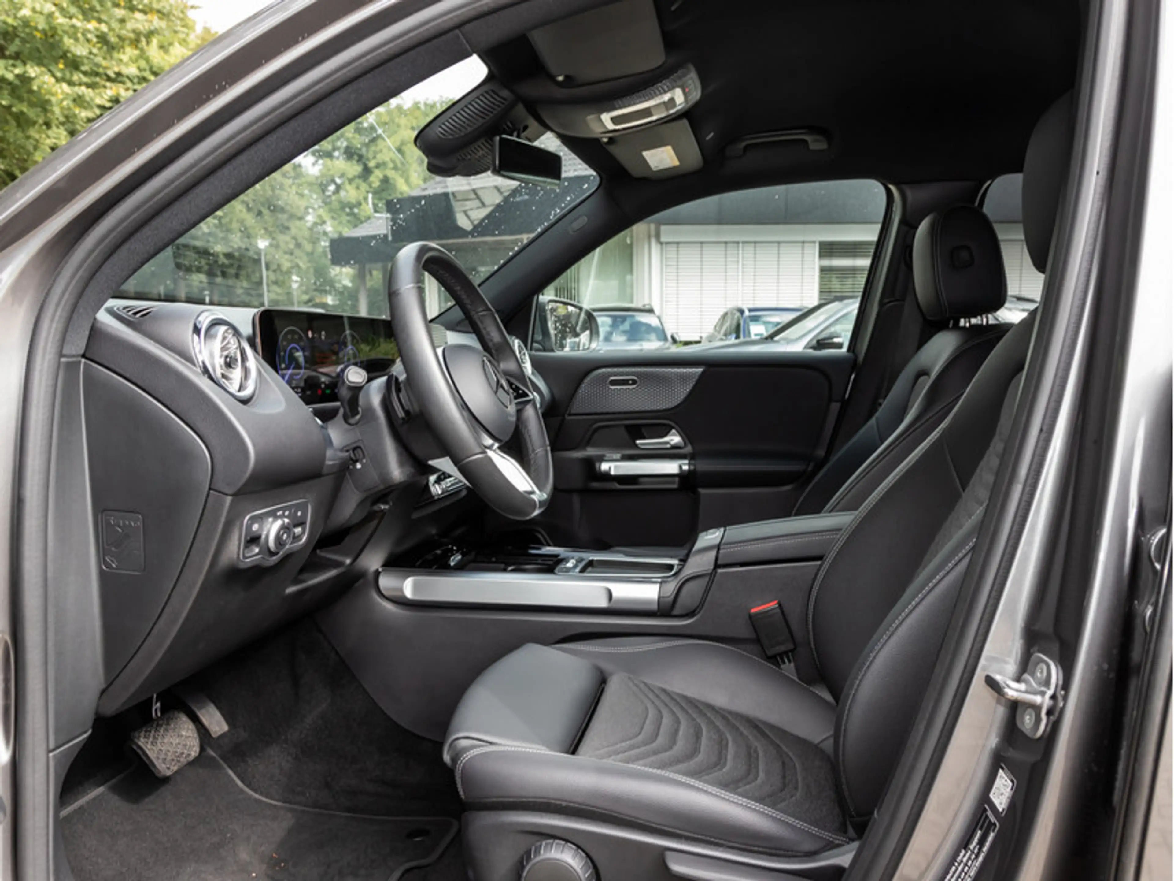 Mercedes-Benz EQB 250 + Progressive/LED/Cam/Distr/7Sitzer/SHZ — photo 11