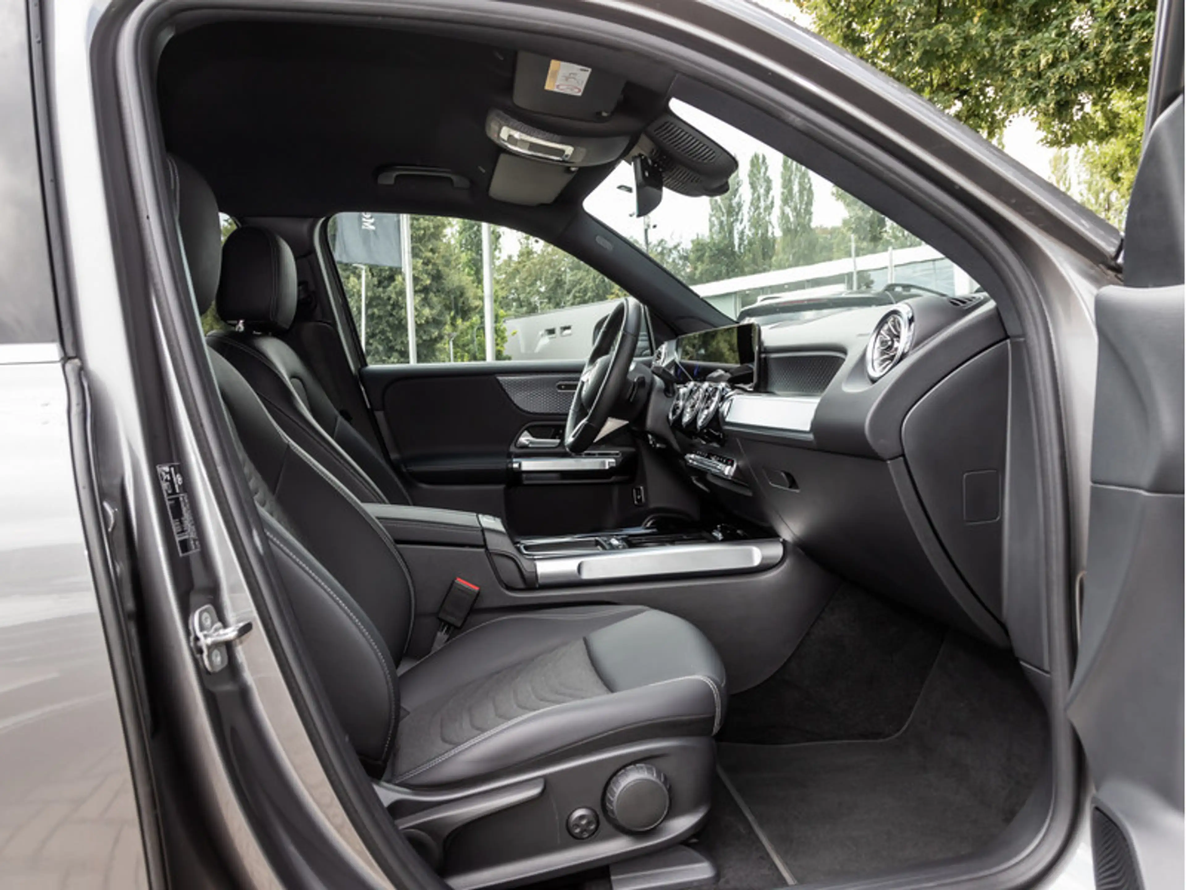 Mercedes-Benz EQB 250 + Progressive/LED/Cam/Distr/7Sitzer/SHZ — photo 9