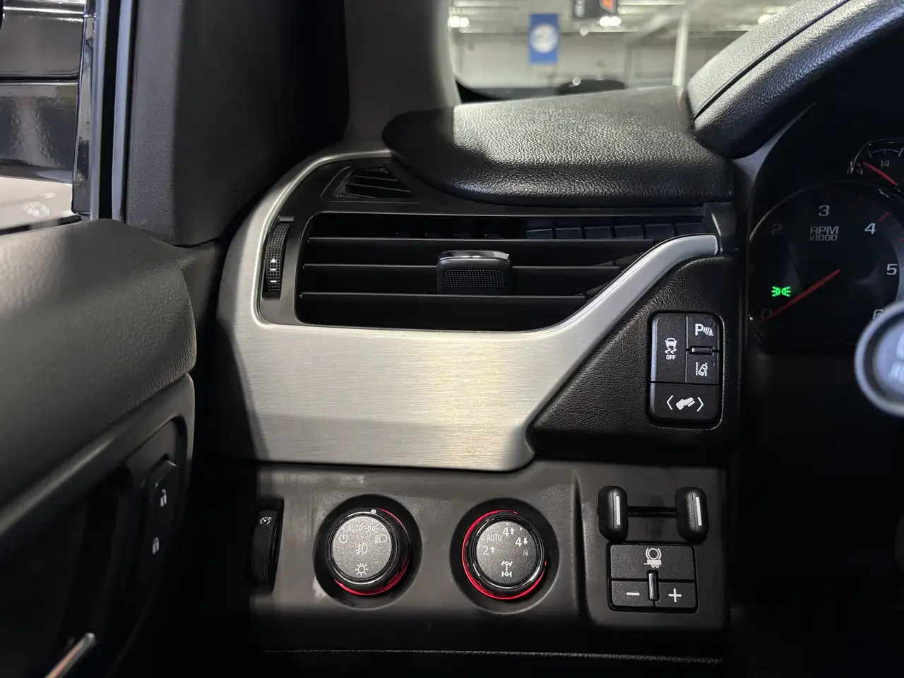 GMC Yukon снимка GMC Yukon