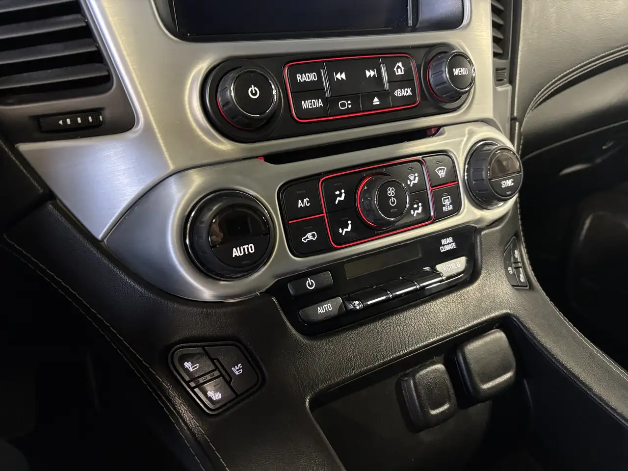 GMC Yukon снимка GMC Yukon