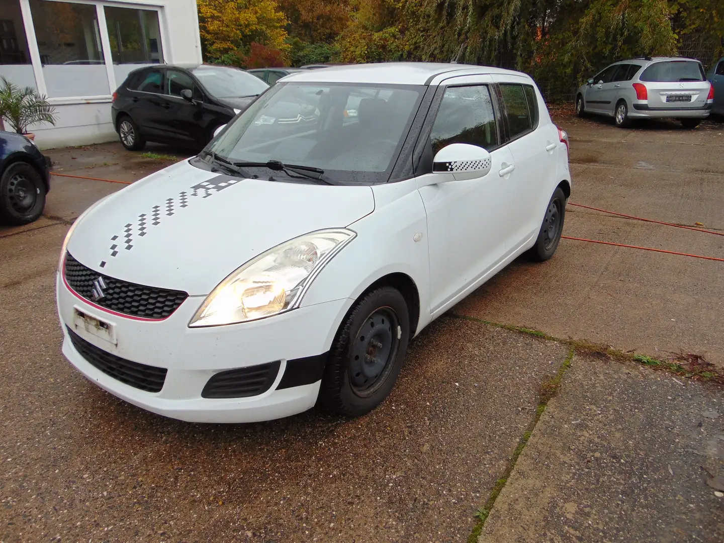 Suzuki Swift Club Sport/8 fach Bereifung/TÜV Neu/gepflegt Weiß - 1