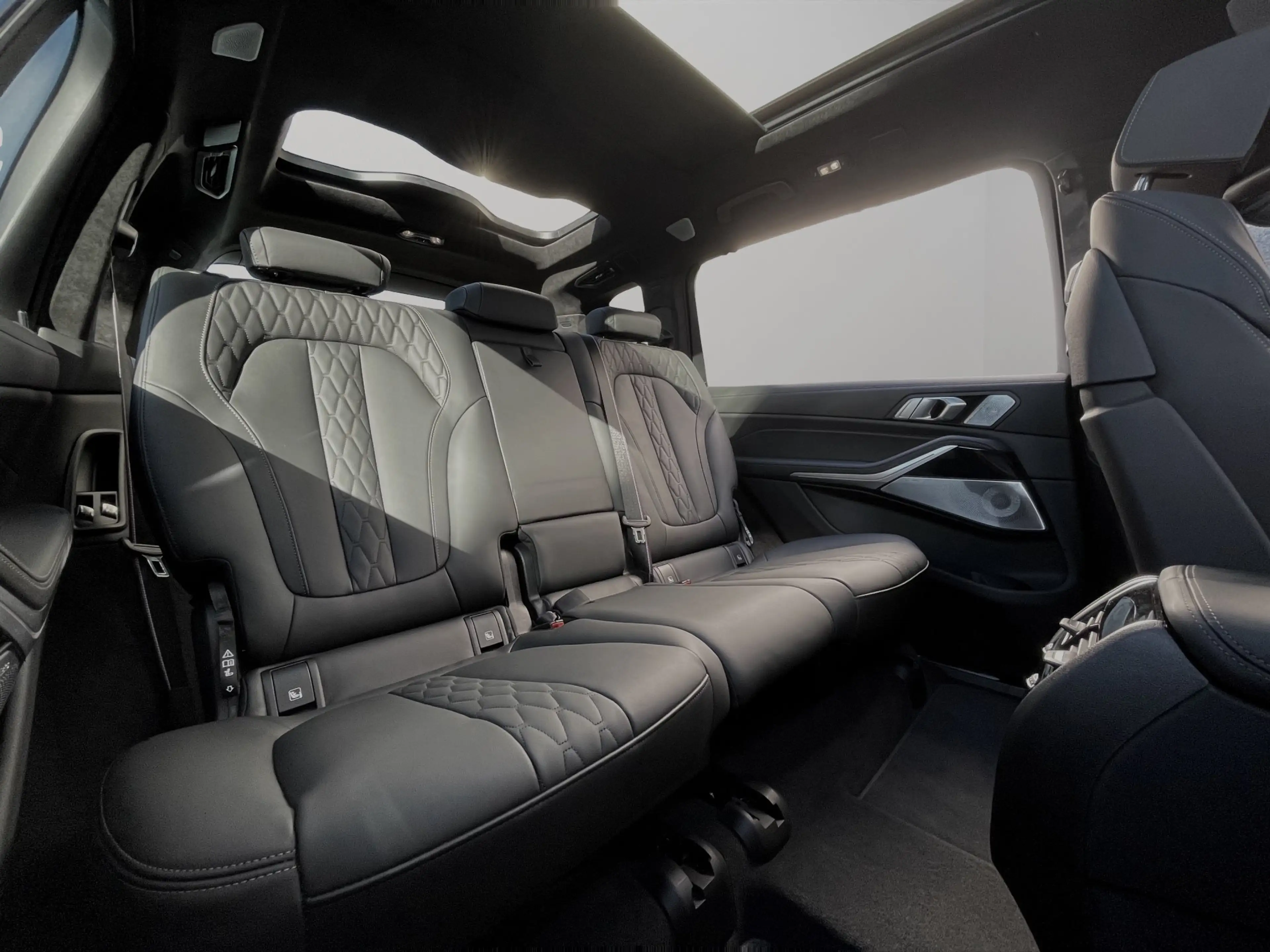 BMW X7 M 60i xDrive — photo 13
