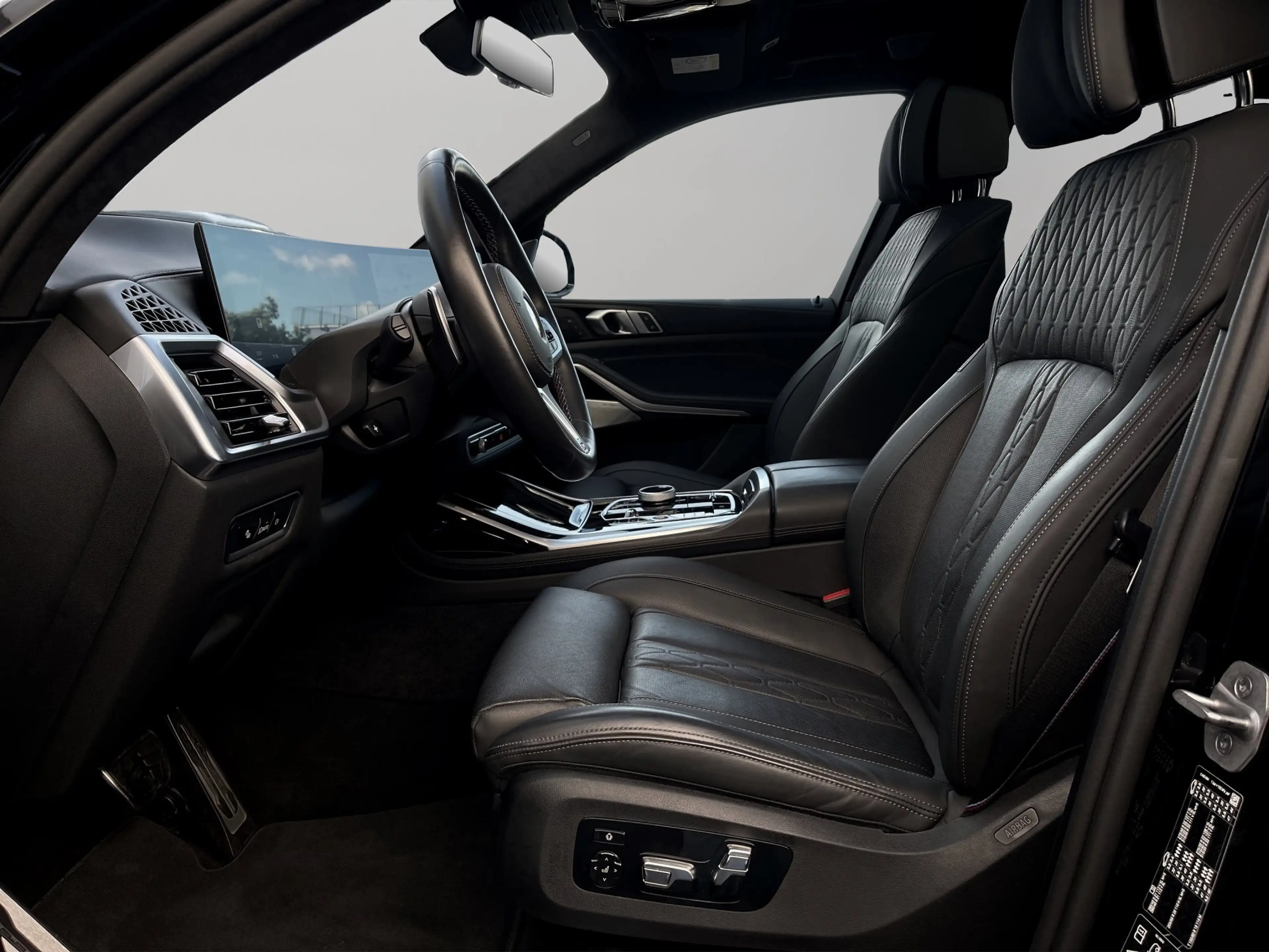 BMW X7 M 60i xDrive — photo 9