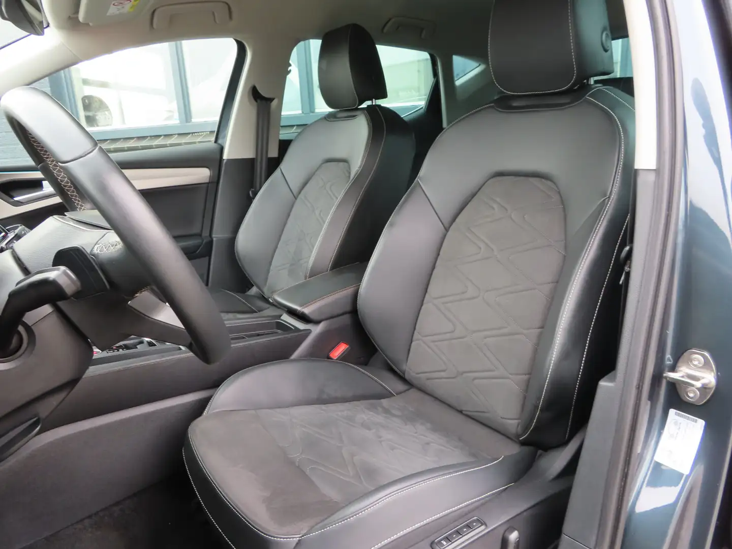 SEAT Leon 1.4 TSI eHybrid PHEV Xcellence | Elektrische verst Grijs - 2
