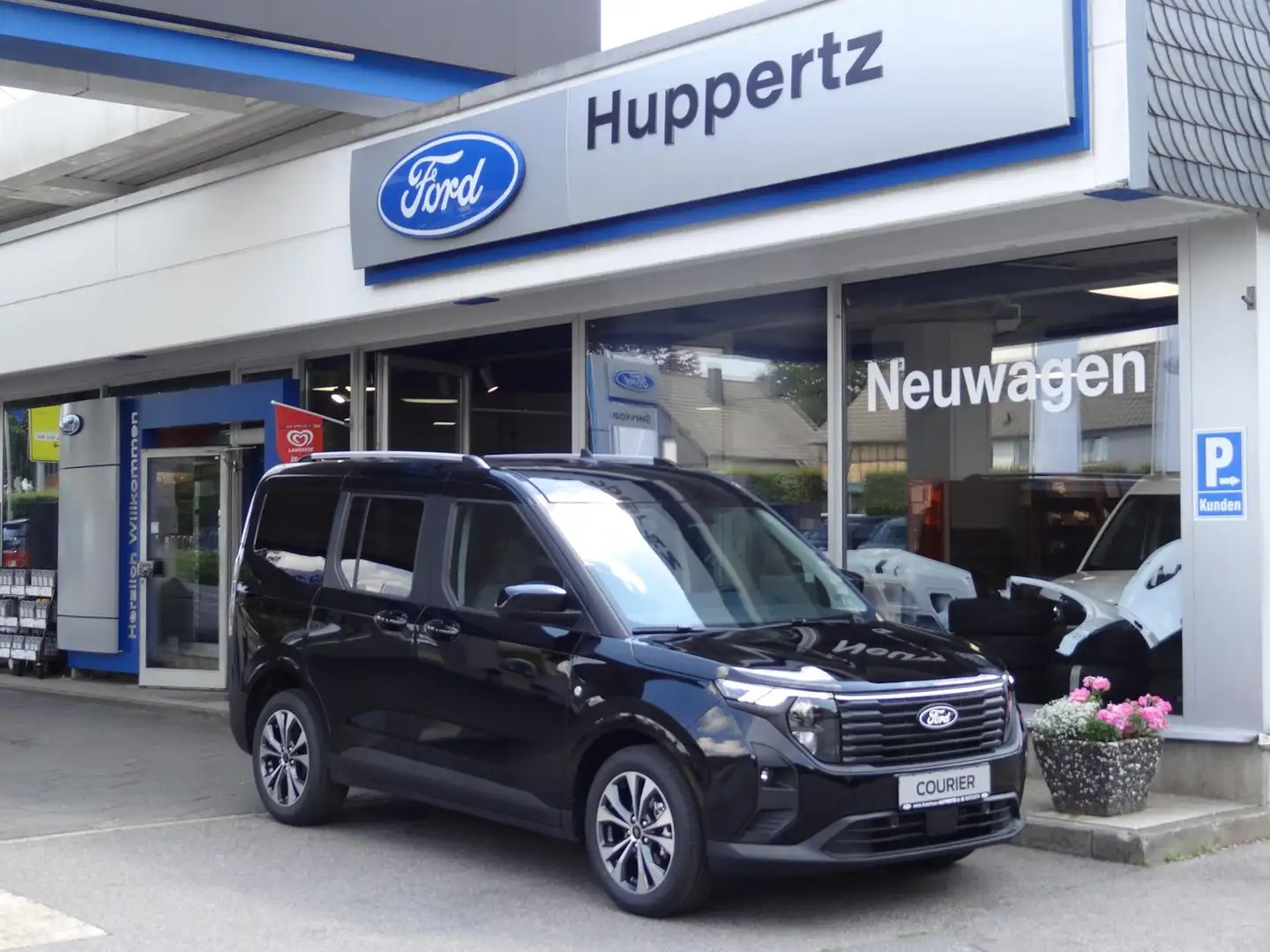Ford Tourneo Courier 1.0 Titanium AUT RFK SHZ 17"-ALU Schwarz - 1