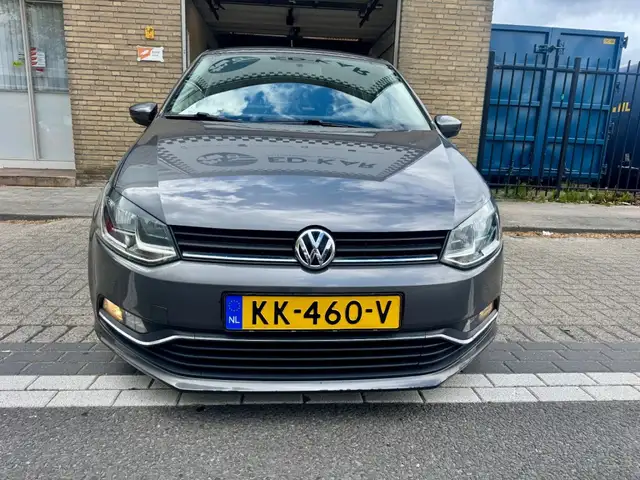 Volkswagen Polo view 4