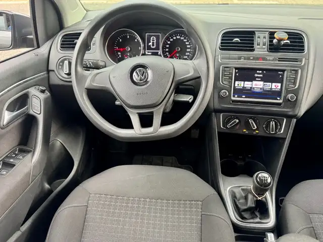 Volkswagen Polo view 2