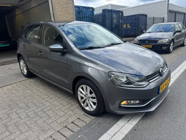 Volkswagen Polo view 5