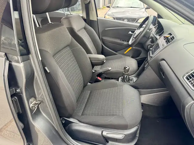 Volkswagen Polo view 9