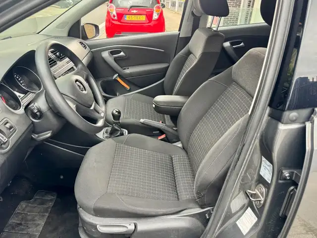Volkswagen Polo view 10