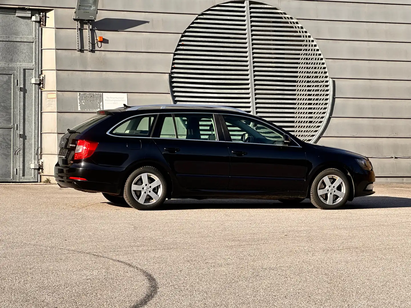 Skoda Superb Ambition 4x4 Allrad / Automatik / Facelift / Euro5 Schwarz - 2