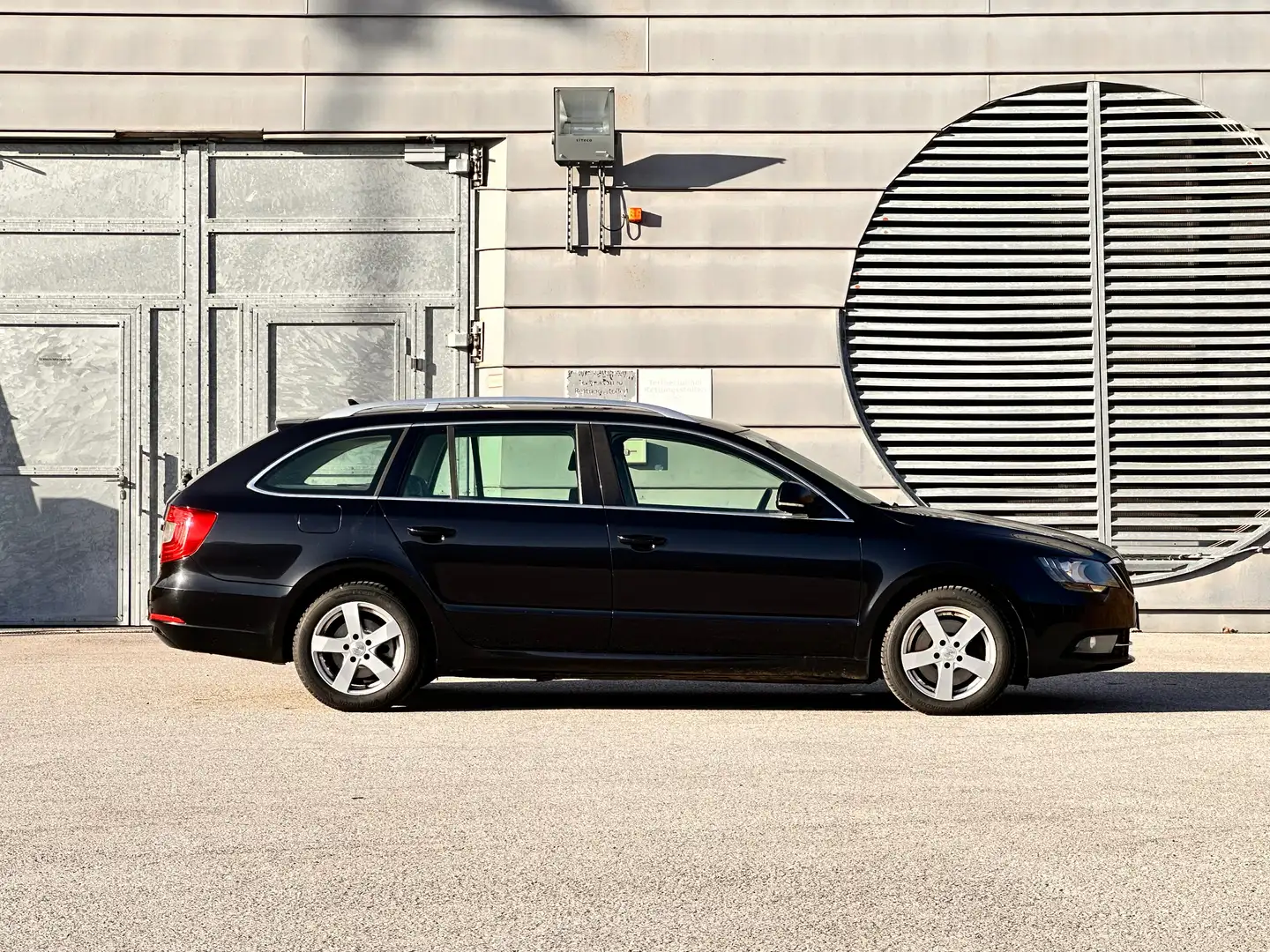 Skoda Superb Ambition 4x4 Allrad / Automatik / Facelift / Euro5 Schwarz - 1