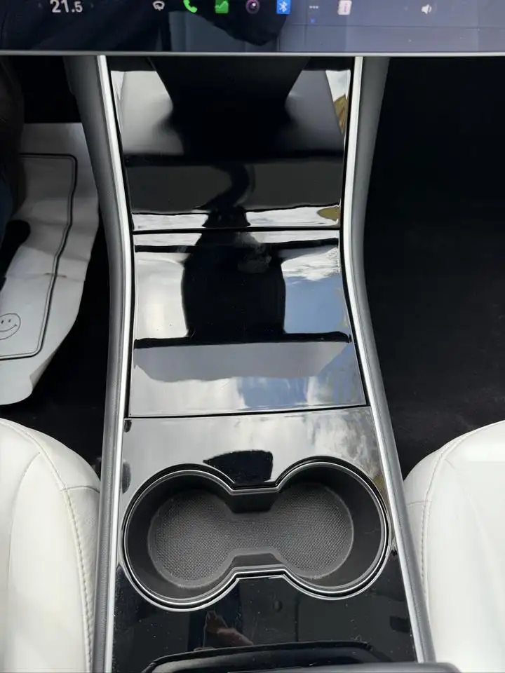 Tesla Model 3 fotografie Tesla Model 3