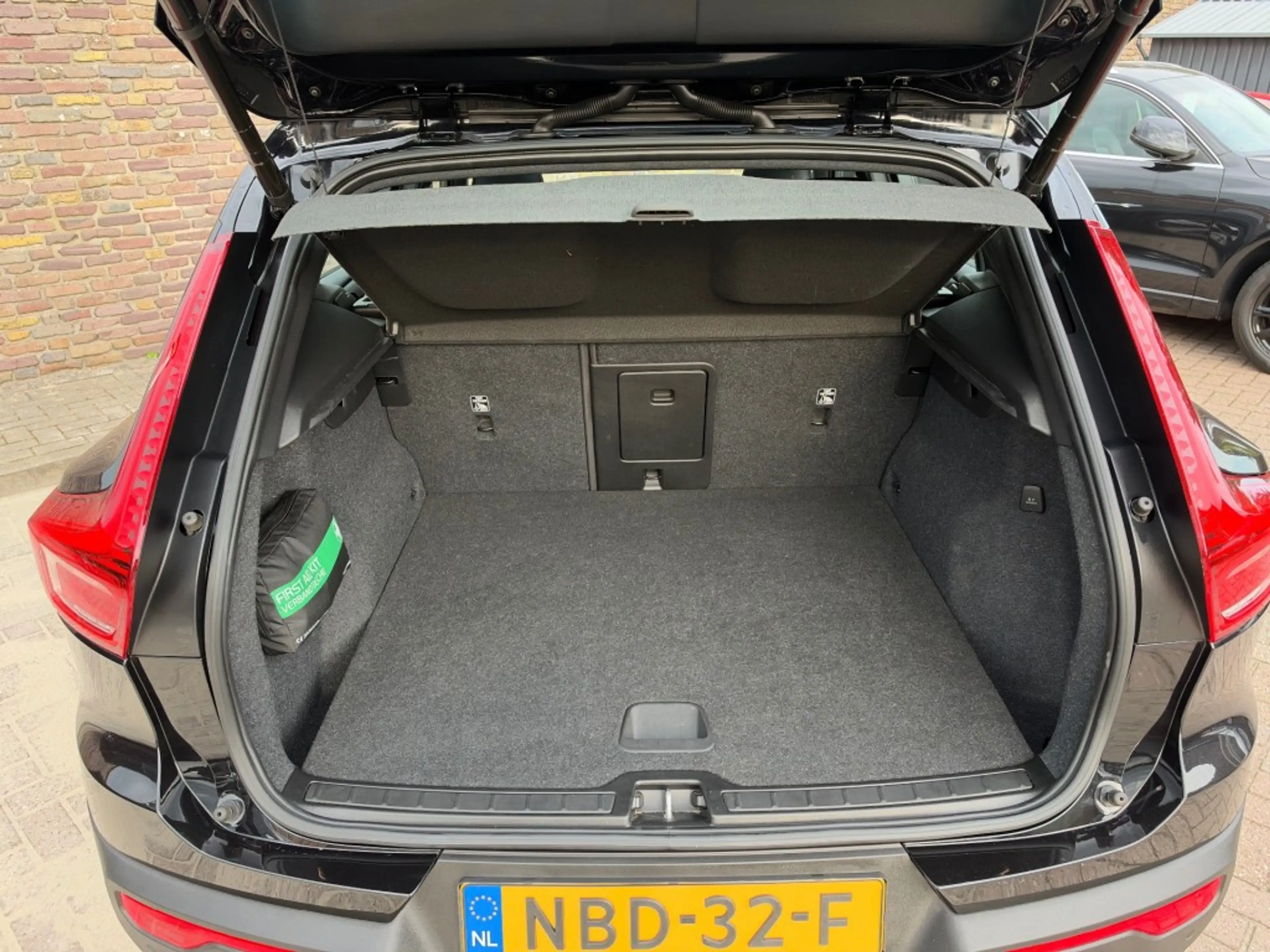 Volvo XC40 1.5 T4 Recharge R-DESIGN Panodak Leer Stuurverwarm — photo 25