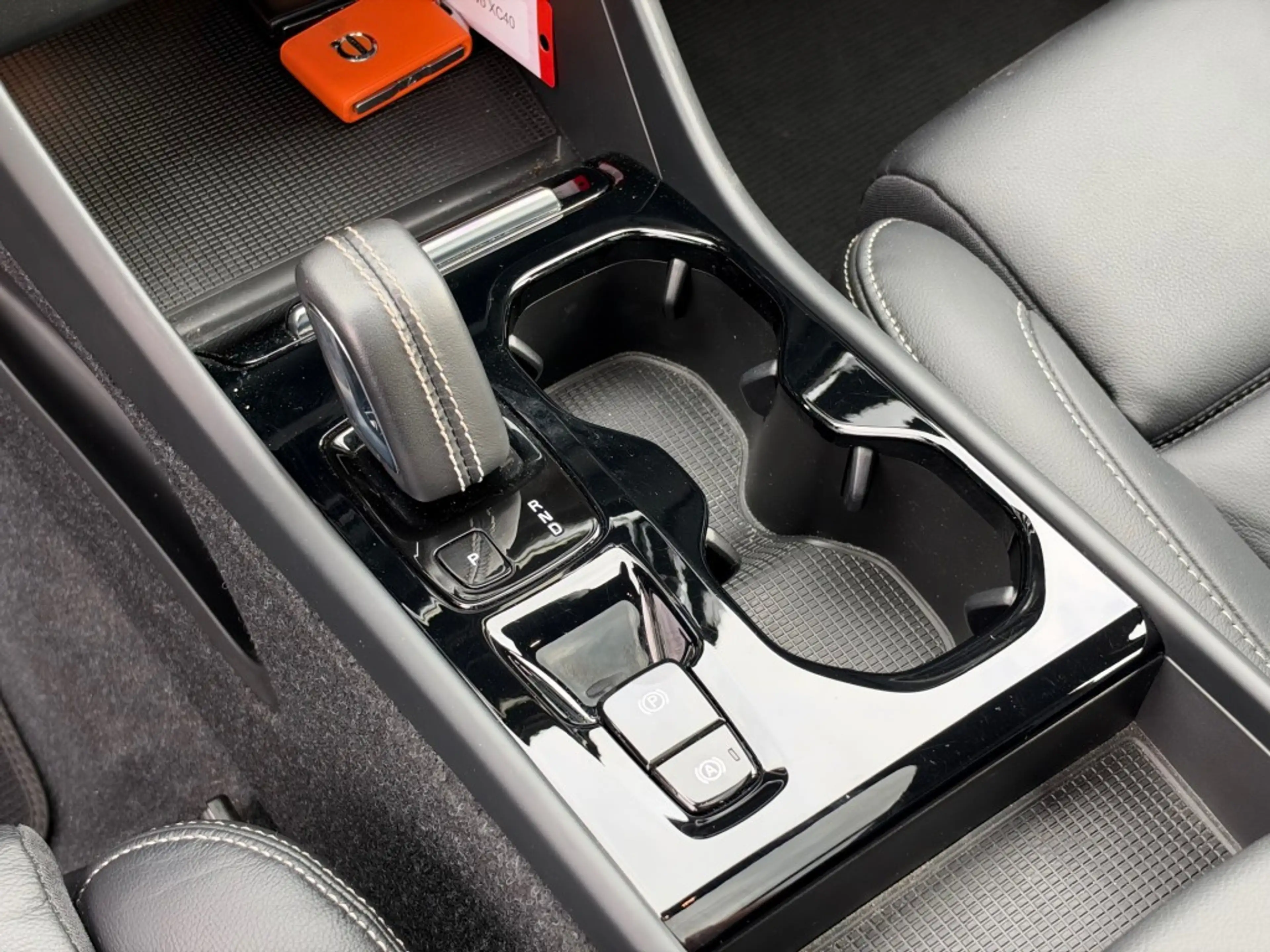 Volvo XC40 1.5 T4 Recharge R-DESIGN Panodak Leer Stuurverwarm — photo 39