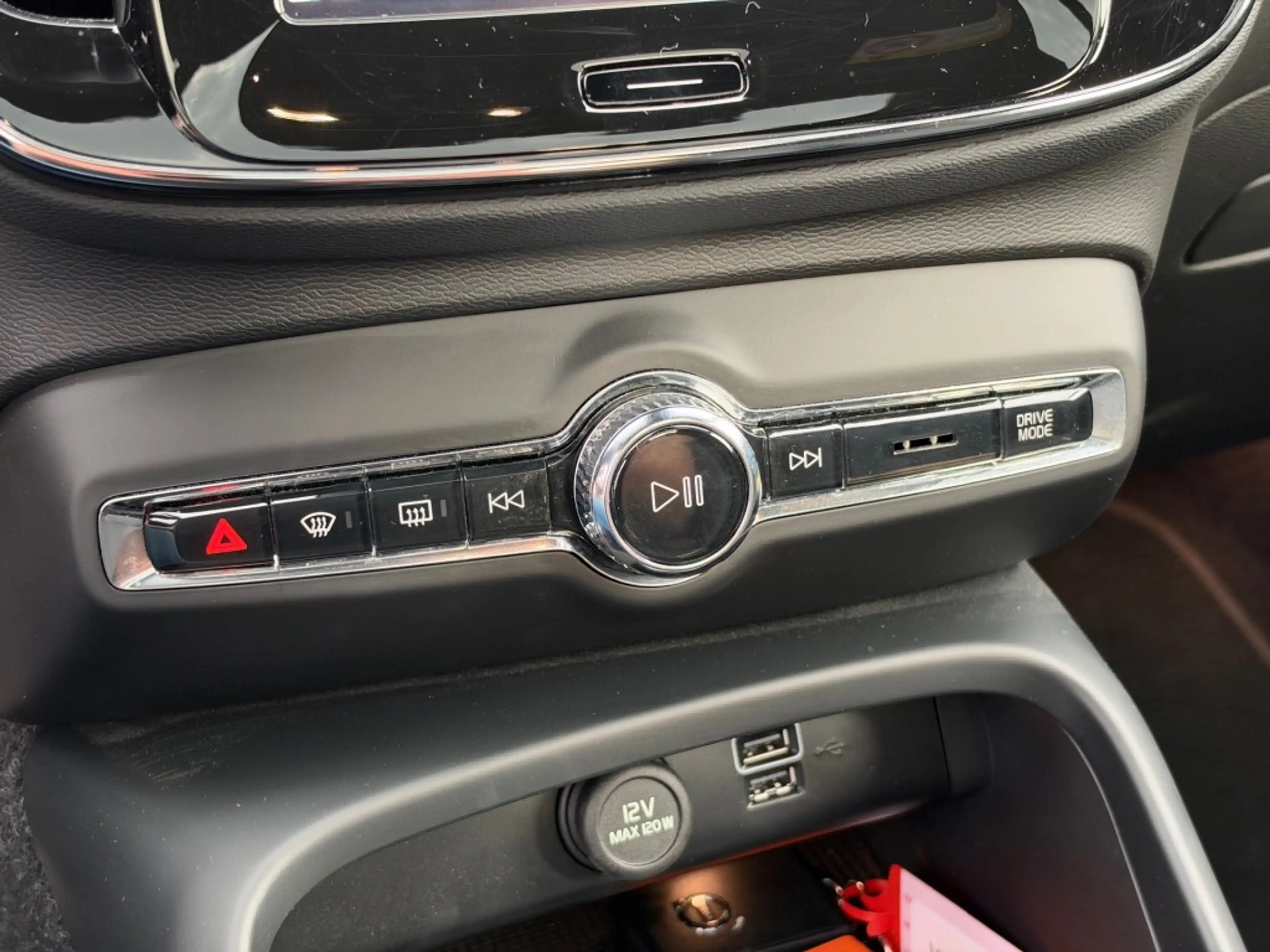 Volvo XC40 1.5 T4 Recharge R-DESIGN Panodak Leer Stuurverwarm — photo 41
