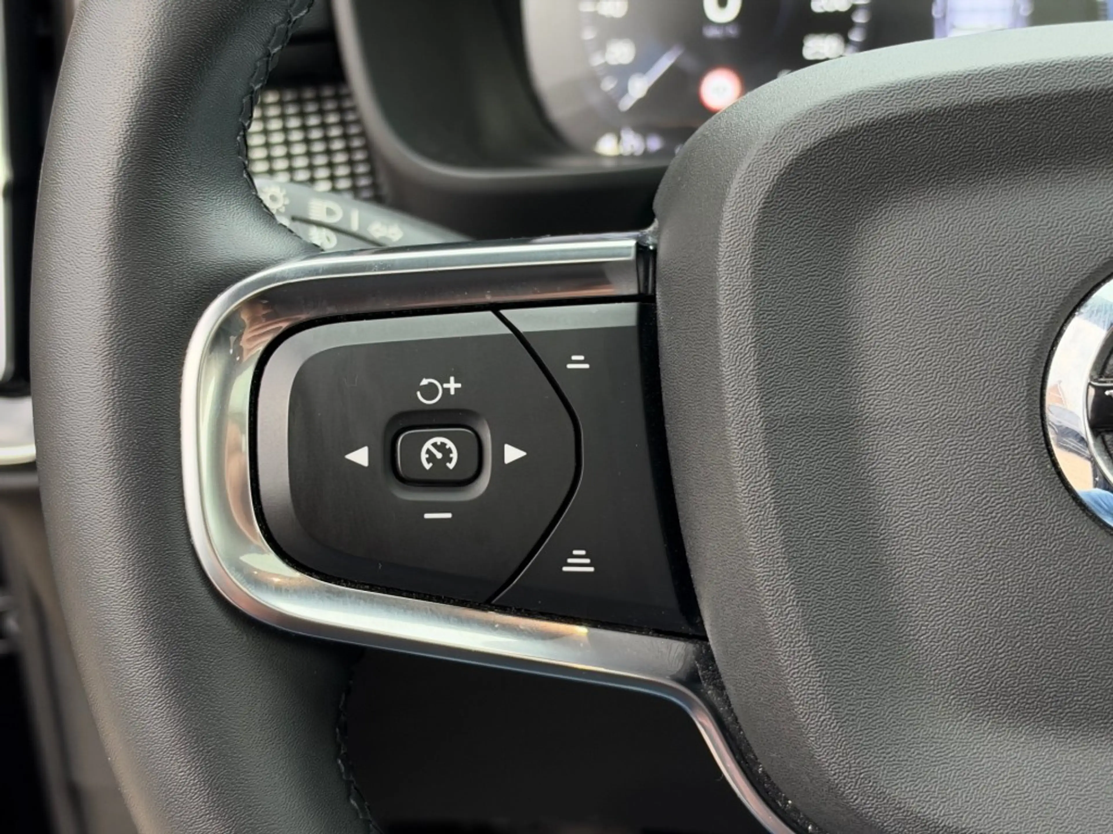 Volvo XC40 1.5 T4 Recharge R-DESIGN Panodak Leer Stuurverwarm — photo 35