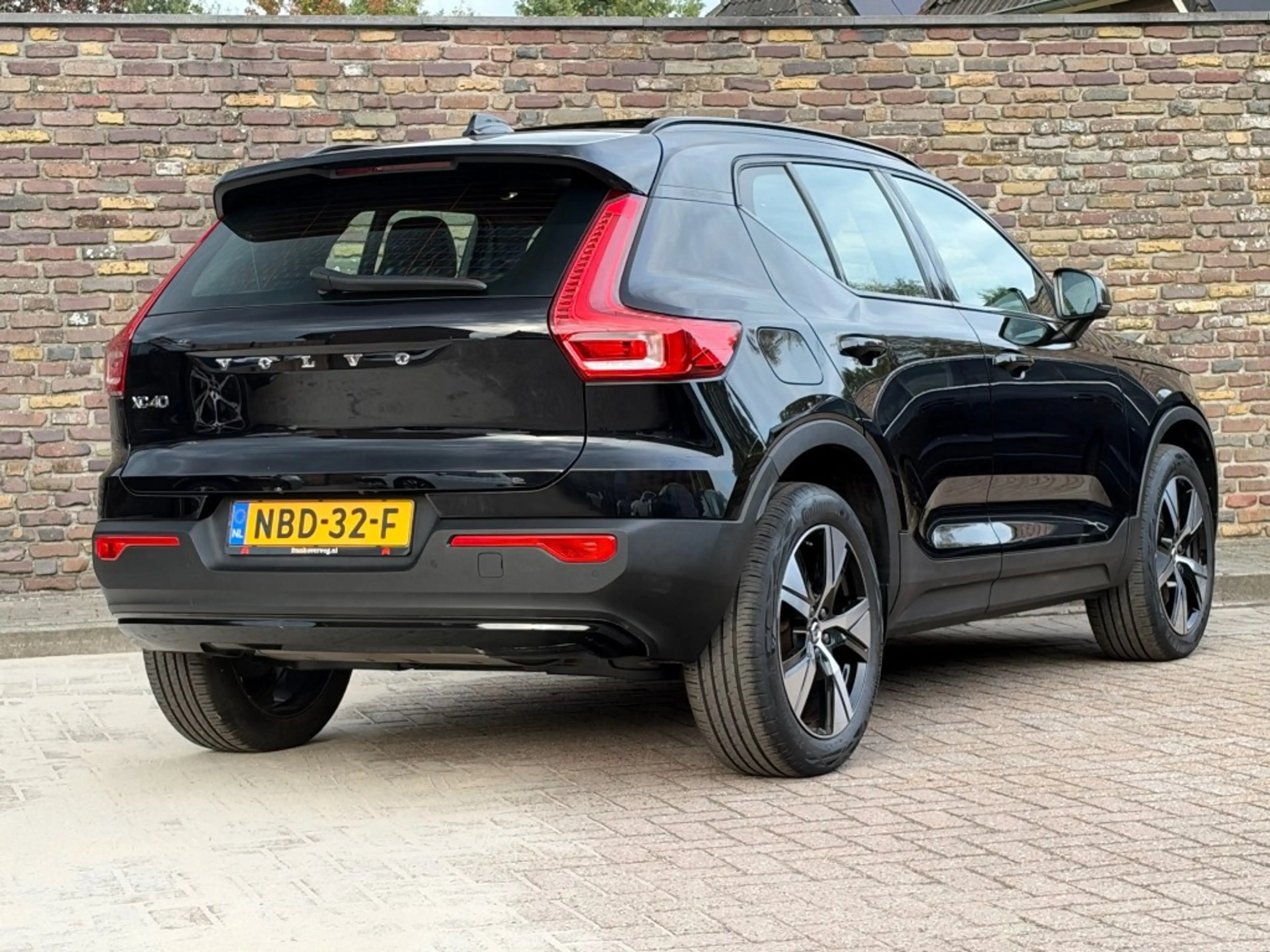 Volvo XC40 1.5 T4 Recharge R-DESIGN Panodak Leer Stuurverwarm — photo 11