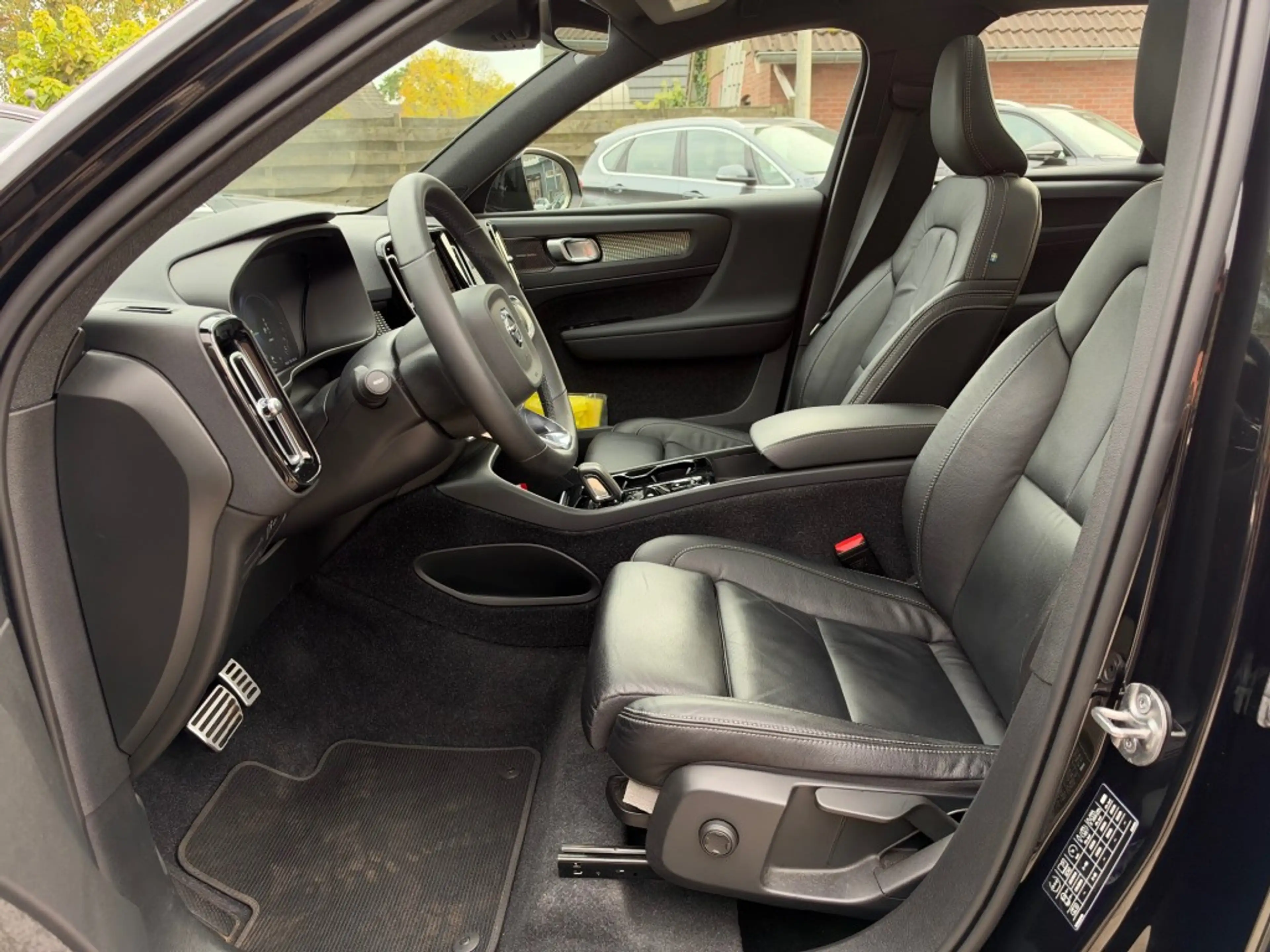 Volvo XC40 1.5 T4 Recharge R-DESIGN Panodak Leer Stuurverwarm — photo 20