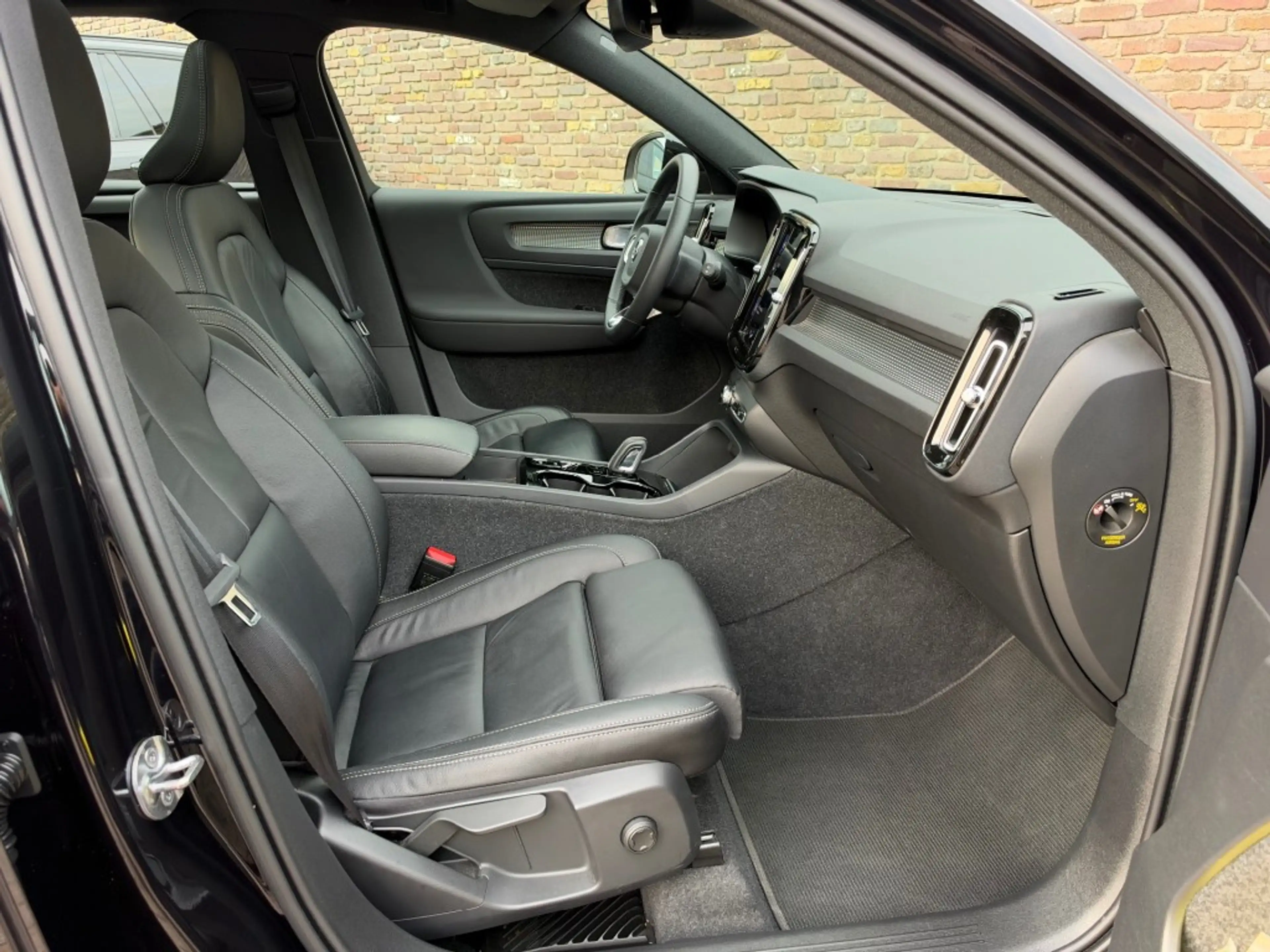 Volvo XC40 1.5 T4 Recharge R-DESIGN Panodak Leer Stuurverwarm — photo 21