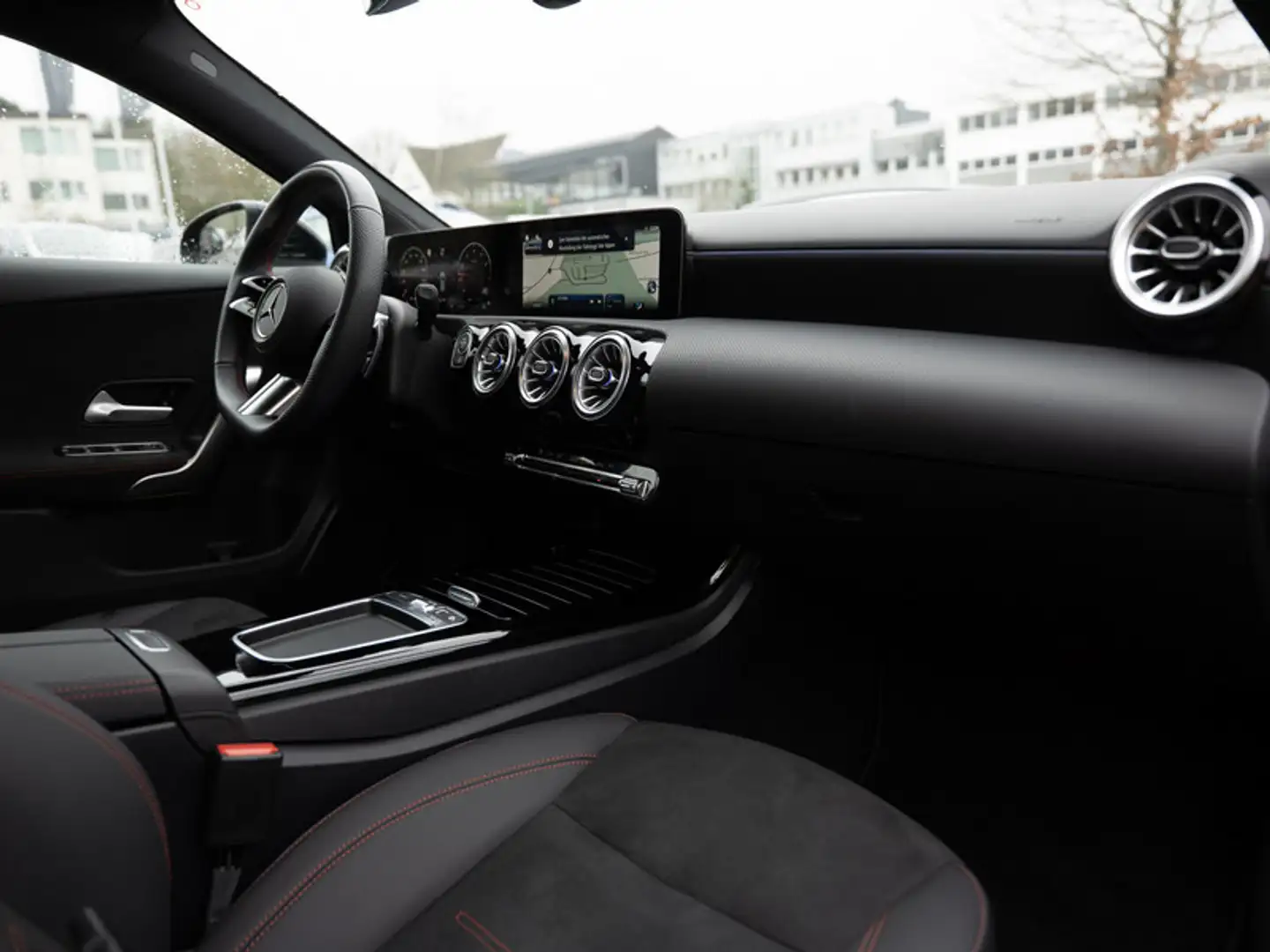 Mercedes-Benz A 200 AMG-Sport/LED/360/Totwinkel/Winter/SHZ/18 Schwarz - 2