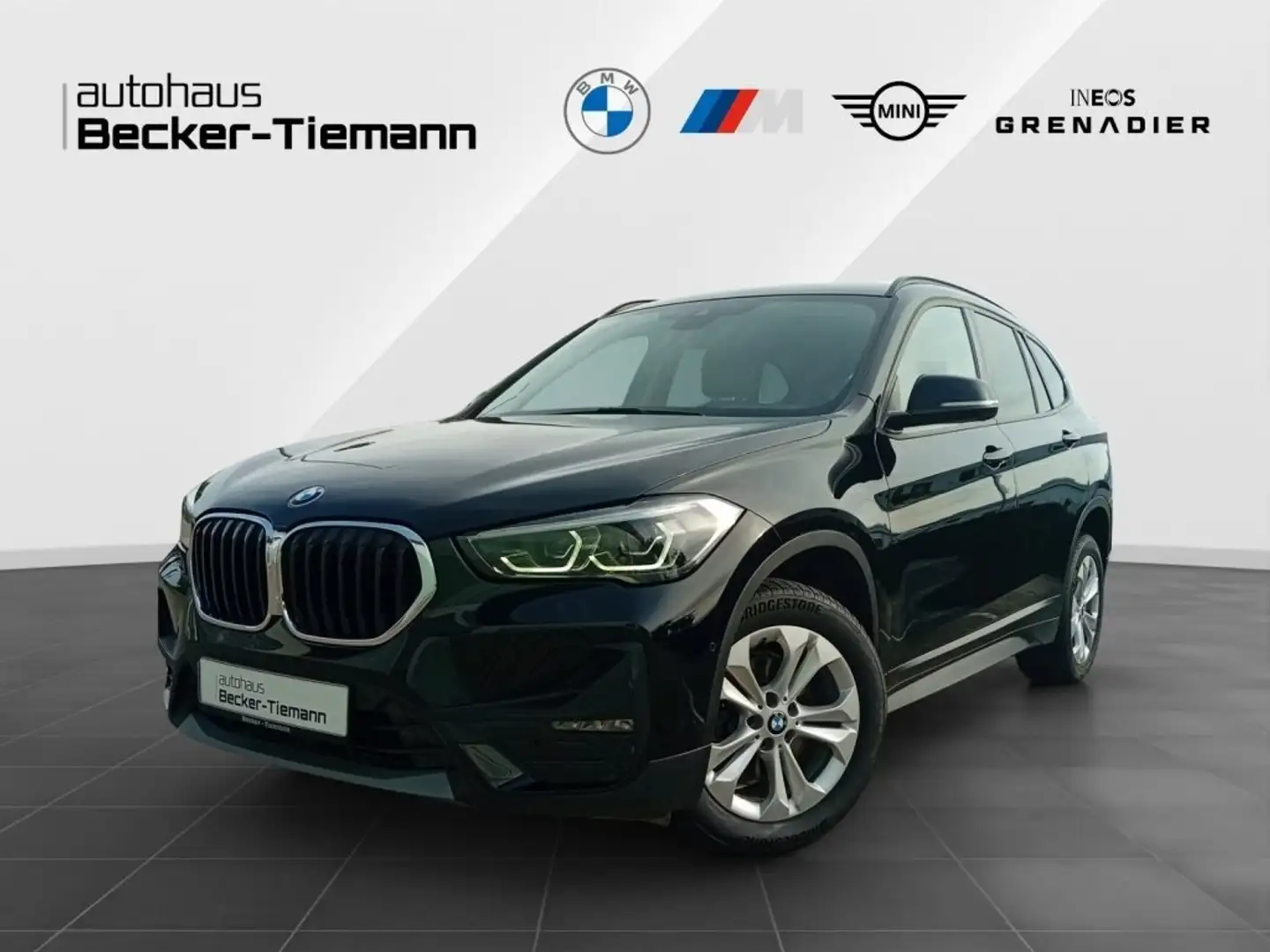 BMW X1 sDrive18d 17" / AHK / Sportsitze / LED / DAB / Sit Zwart - 1